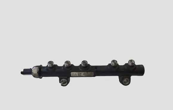Volvo V40 Fuel main line pipe 9685297580 142754893