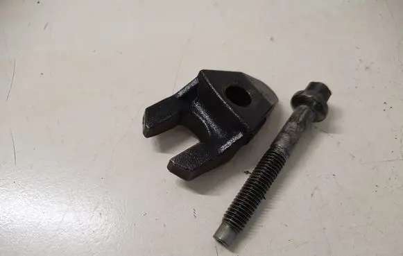 Citroen C4 Cactus Fuel Injector clamp holder 