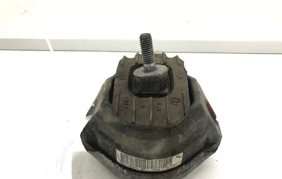 BMW 5 E60 E61 Engine mount bracket 6769874 RM6769874 15934612