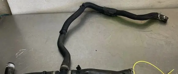 Renault Trafic III (X82) Engine coolant pipe/hose 