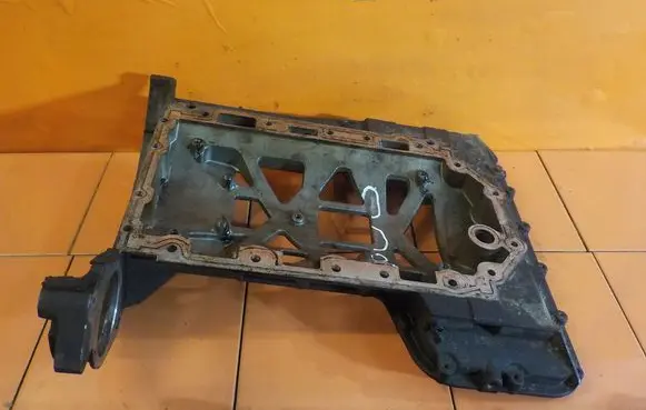Jaguar XF X250 Oil sump 4R8Q6U004EC 143W1