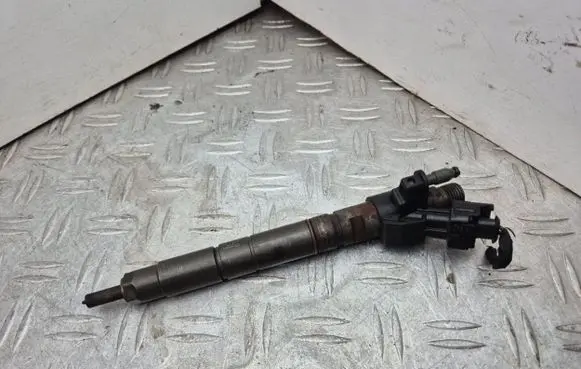 Volvo C30 Fuel injector 0445116046 31303238