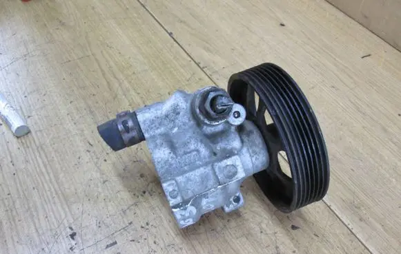 Renault Laguna III Power steering pump A687 E083