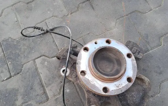 Mercedes-Benz Sprinter W906 Front wheel hub spindle knuckle