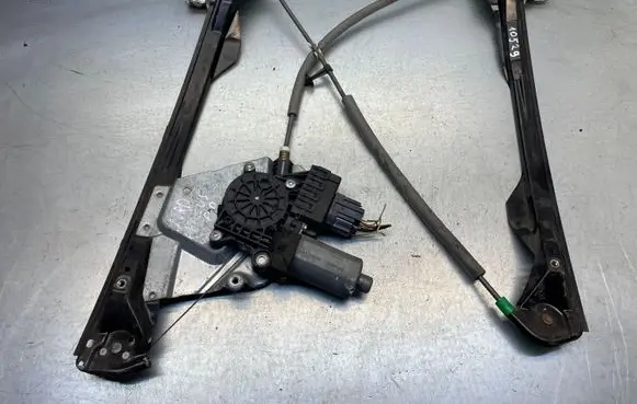 Ford Focus Front door window regulator with motor XS4123200 D2R5A 1021006545