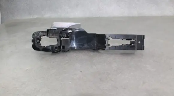 Rear door exterior handle/bracket