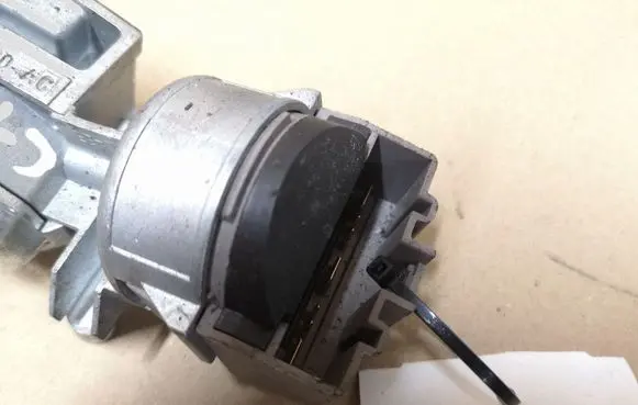 Ford Focus C-MAX Ignition lock 3M513F880A