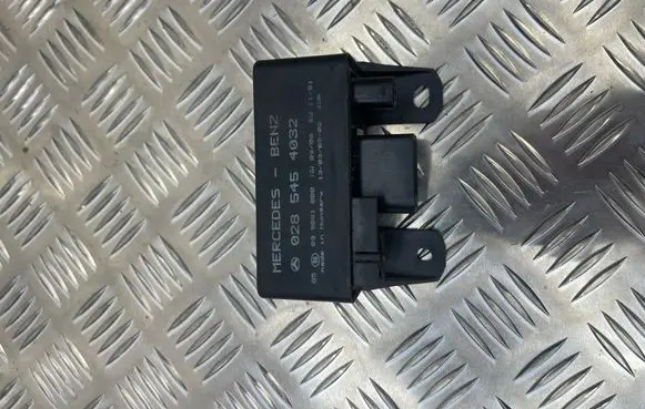 Mercedes-Benz ML W163 Glow plug pre-heat relay 0285454032