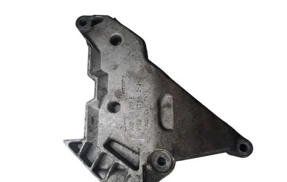 Volkswagen PASSAT B6 Engine mounting bracket 03G199207E