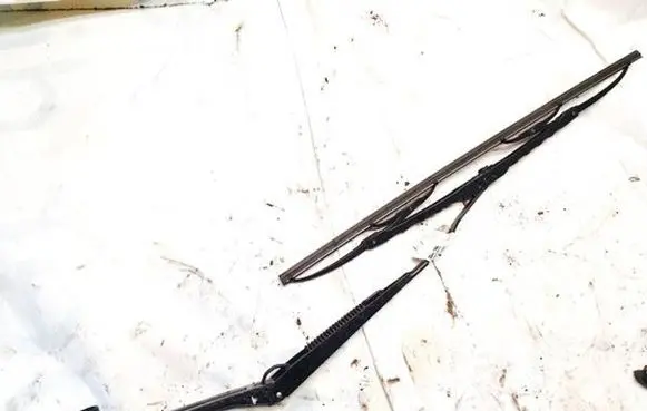 Suzuki Grand Vitara II Front wiper blade arm