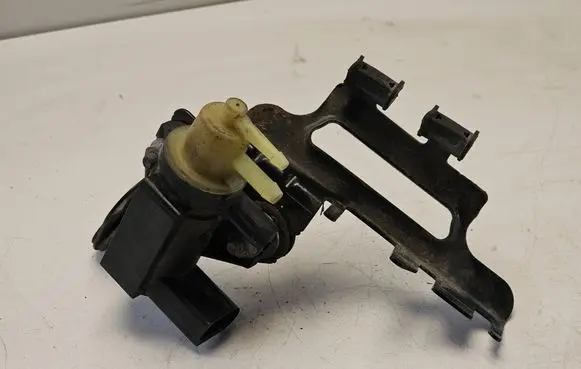 Skoda Octavia Mk2 (1Z) Turbo solenoid valve 1K0906627A 70086800 09T301