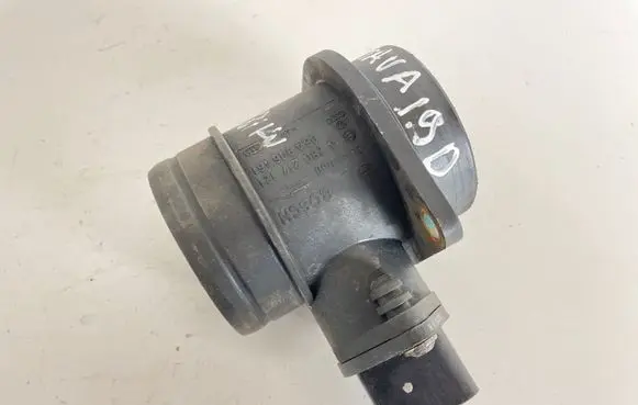Skoda Octavia Mk1 (1U) Mass air flow meter 0280217121 06A906461