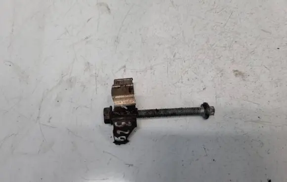 BMW 3 F30 F35 F31 Fuel Injector clamp holder 