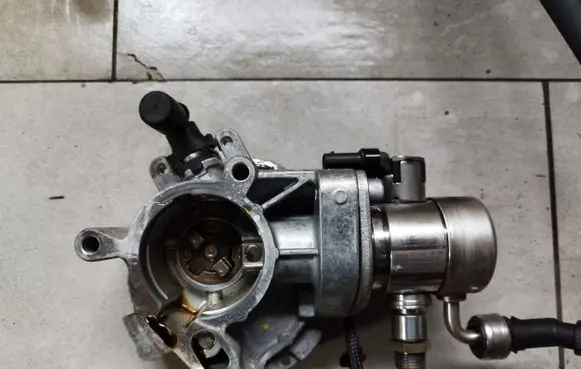 Audi A4 S4 B9 8W Vacuum pump 06N145100G 06N145100