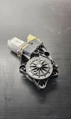 Mini One - Cooper Coupe R56 Front door window regulator motor 0130822381 2757044