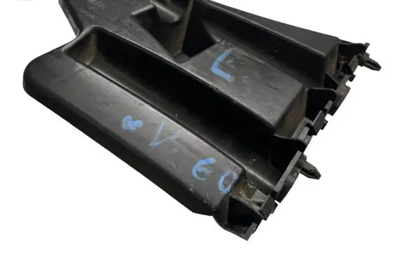 Volvo V60 Front bumper mounting bracket 30796626