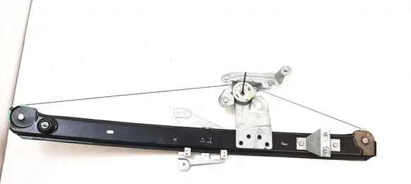 Rear window lifting mechanism without motor