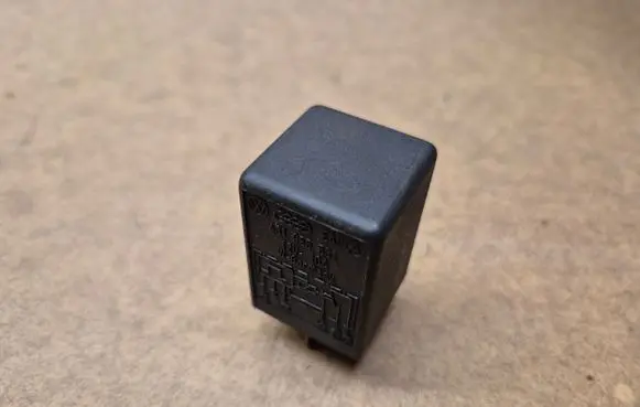 Volkswagen Golf II Window wiper relay 431955531