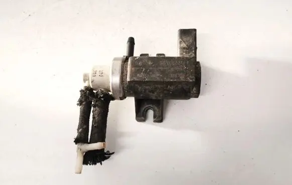 Audi A3 S3 8L Turbo solenoid valve 1j0906627a