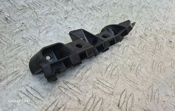 Front bumper mounting bracket