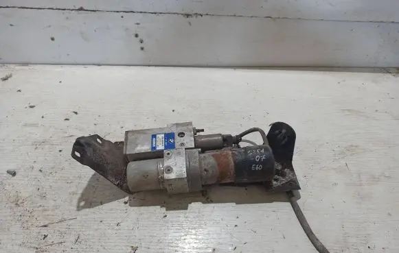 BMW 5 E60 E61 Tailgate hydraulic pump motor 7111867 HB70401002 029544