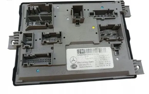 Mercedes-Benz C W205 Central body control module 5DK01077777