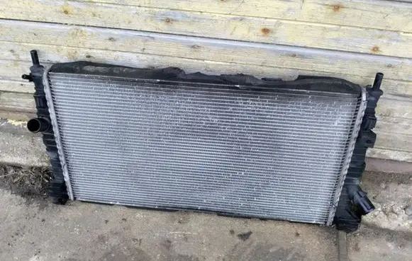 Ford Focus C-MAX Coolant radiator 3M5H8005TJ