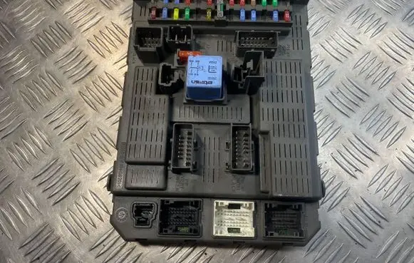 Citroen C8 Fuse module 1400310580