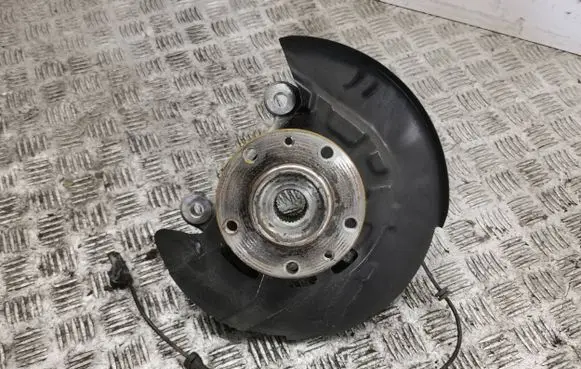 Nissan Qashqai J12 Front wheel hub