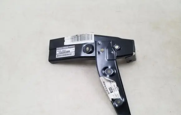 Headlight/headlamp mounting bracket