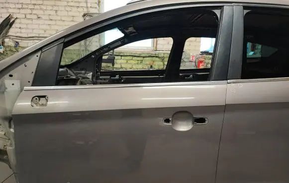 Ford Kuga I Front door