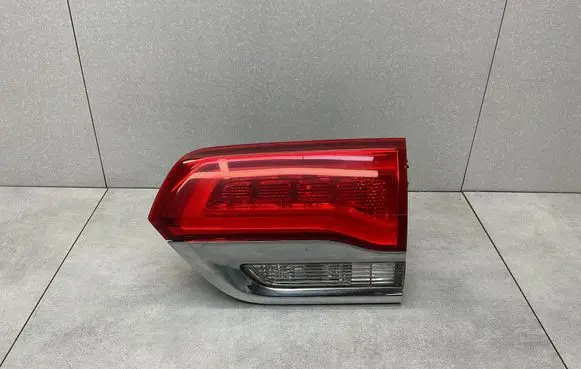 Jeep Grand Cherokee Tailgate rear/tail lights P68110046AC