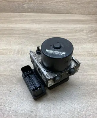 Volkswagen Golf V ABS Pump 1K0907379P 1K0614117H