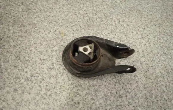 Mazda 5 Engine mount vacuum valve 