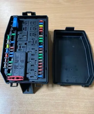 Jaguar X-Type Fuse box set 518882204