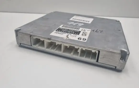 Toyota Avensis T250 Engine control unit/module 8966105690 1758006326 MB1758006326