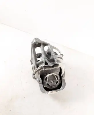 Engine mount bracket