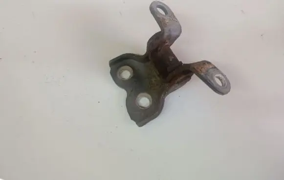 Peugeot 107 Rear door lower hinge