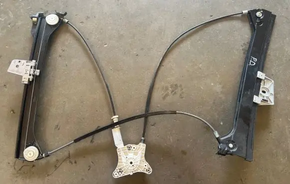 Mercedes-Benz CLK A209 C209 Front window lifting mechanism without motor 990973XXX