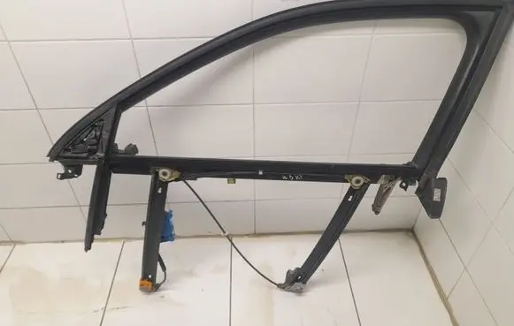 Audi A4 S4 B6 8E 8H Front door window/glass frame 8E0837629