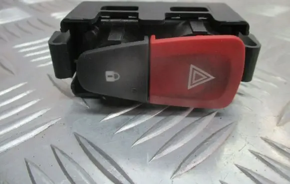 Renault Megane III Hazard light switch