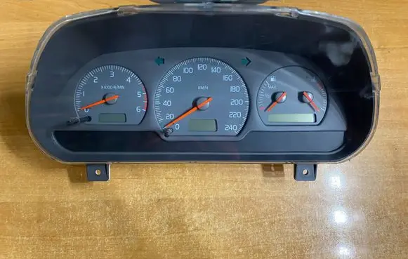 Speedometer (instrument cluster)
