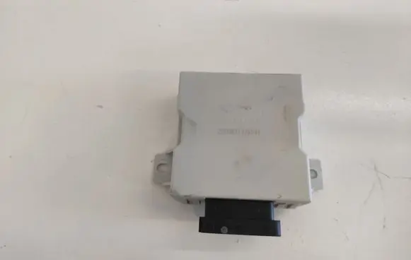 Toyota Avensis T250 Window wiper relay 230106F30141 150696