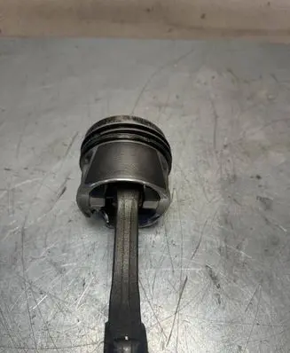 Volkswagen PASSAT B6 Piston with connecting rod 059ae