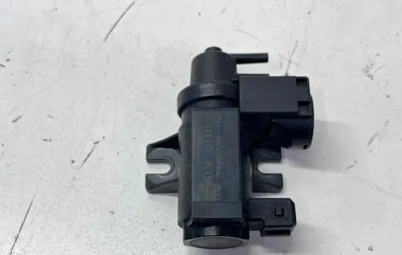 BMW X3 F25 Turbo solenoid valve 7649407