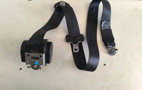 Opel Vivaro Front seatbelt 696515A 7203017 G914