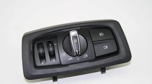 BMW 2 F46 Light switch 9311729