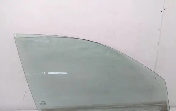 Toyota Avensis T220 Front door window glass four-door