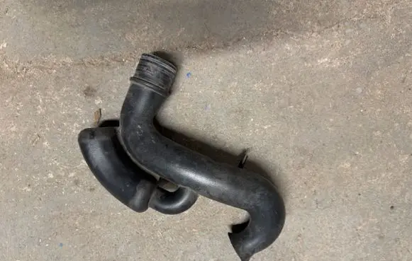 Skoda Citigo Air intake hose/pipe 04C129618F