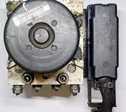 Volkswagen Golf VI ABS Pump 1K0614517CB 1K0907379AT